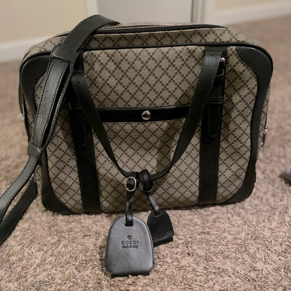 Gucci travel hand bag. Beautiful and spacious.